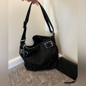 Uded good condition adjustable strap comes with matching wallet